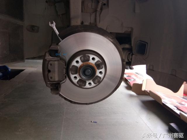 宝马新款x5刹车升级,brembo卡钳有宝马x5套装吗