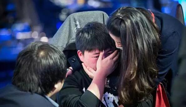 lol职业赛场上让人感动的瞬间,lol十大催人泪下的事