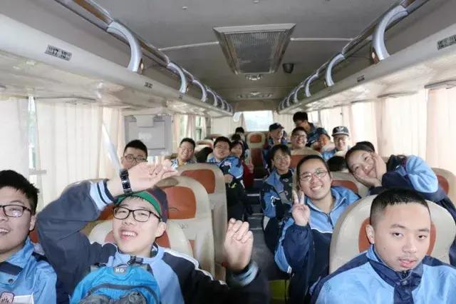 青春在这里绽放作文800字,青春在这里激昂