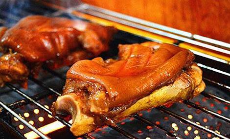 90后农村小伙创业视频,创业亏损百万摆摊卖猪蹄