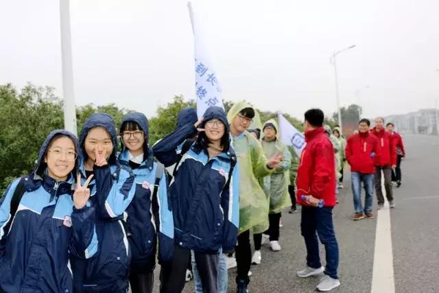 青春在这里绽放作文800字,青春在这里激昂