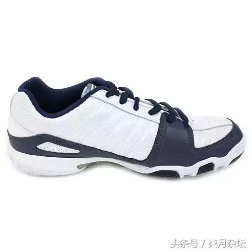 初学者如何选择羽毛球衣服,羽毛球装备都需要买什么