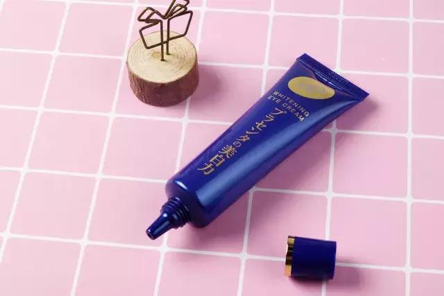 一个月生活费2000可以买大牌吗,一个月两千块钱的工资买的化妆品