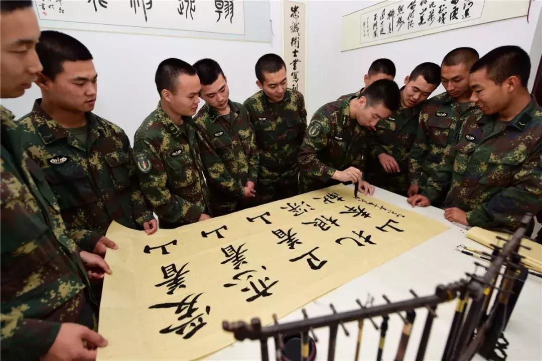 这就是中国军人！阳光竟成奢侈品，晒太阳就是对优胜者最大的奖励