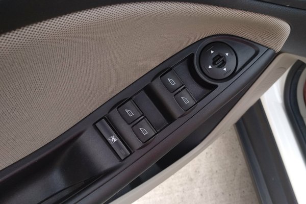 福特福克斯三厢车有什么亮点,福特福克斯三厢这车怎么样