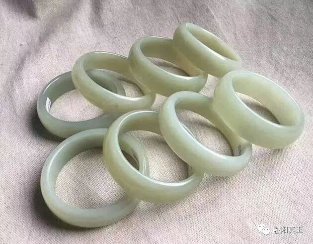 和田玉入门级手镯该如何挑选,挑选和田玉手镯应从哪些方面入手