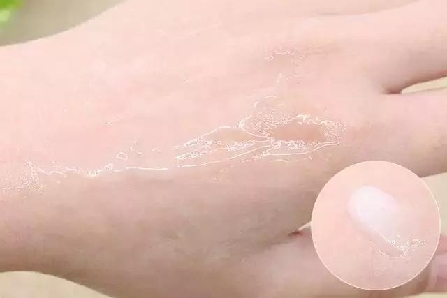 一个月两千块钱的工资买的化妆品,一个月2000块钱想买的东西很多