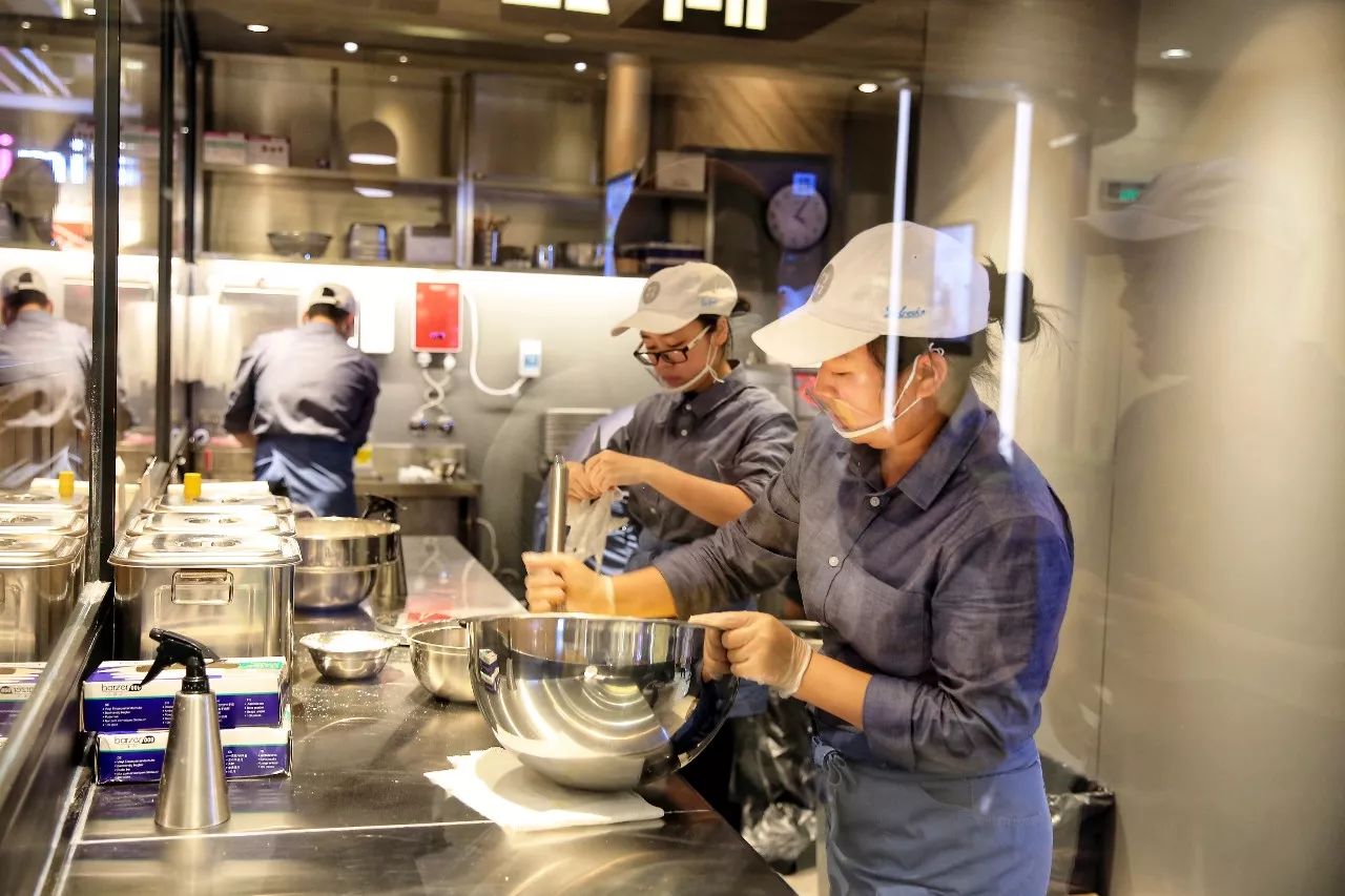 永远在限购的东京超人气泡芙棒，只开30天的魔都网红冰淇淋来杭州