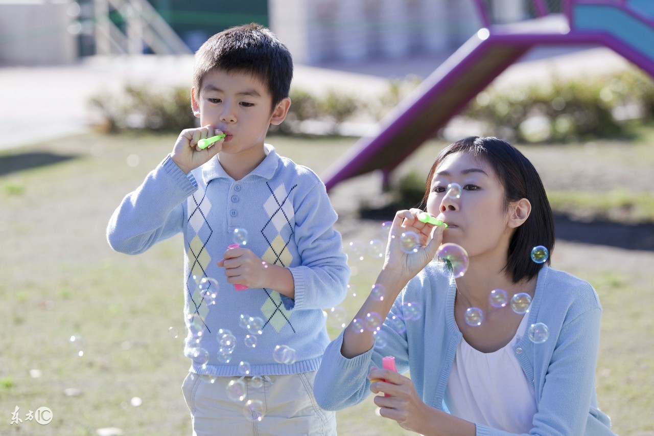 小孩子上吐下泻上呼吸道感染咳嗽,小孩上吐下泻是感染什么病毒