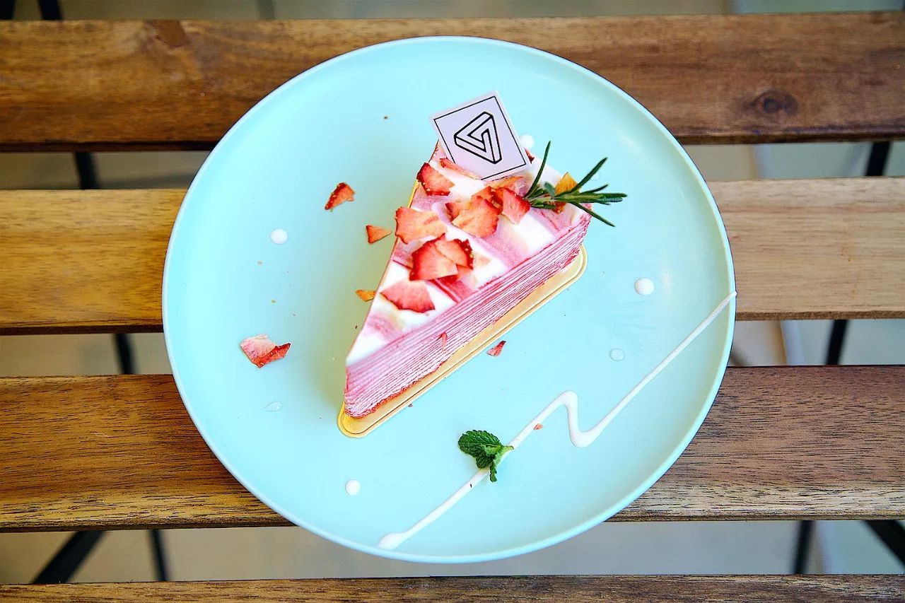 在甜品店里花样调酒？新街口这家网红店让你来了就不想走！