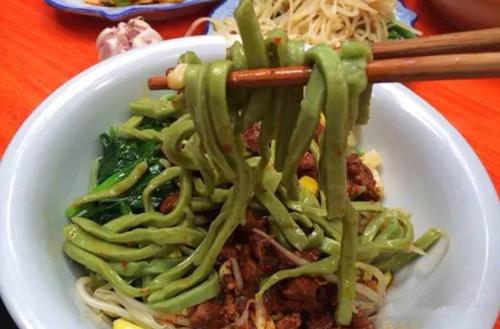 红专南路美食一条街有停车场吗,红专南路老字号美食街