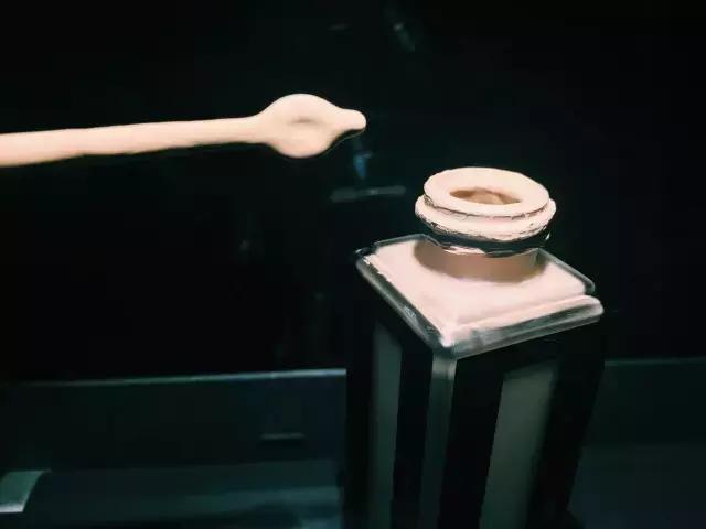 ysl羽毛恒久粉底液b20,ysl粉底液逆龄超模