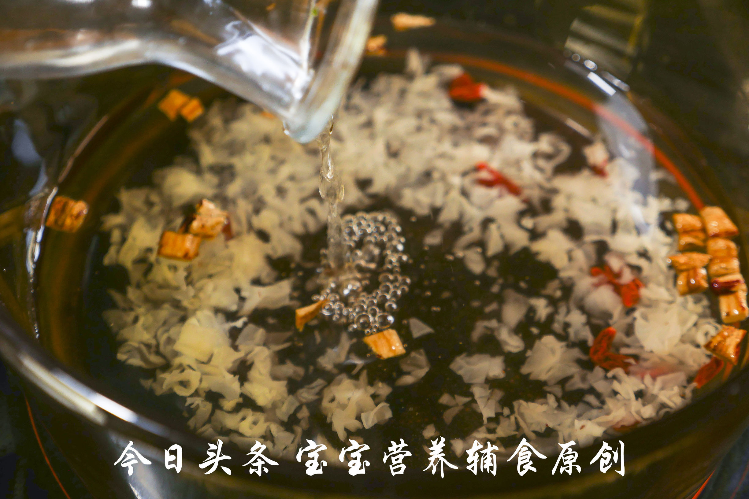 冬天干燥，宝宝却不爱喝水？这样做不仅补水还能健脾养胃