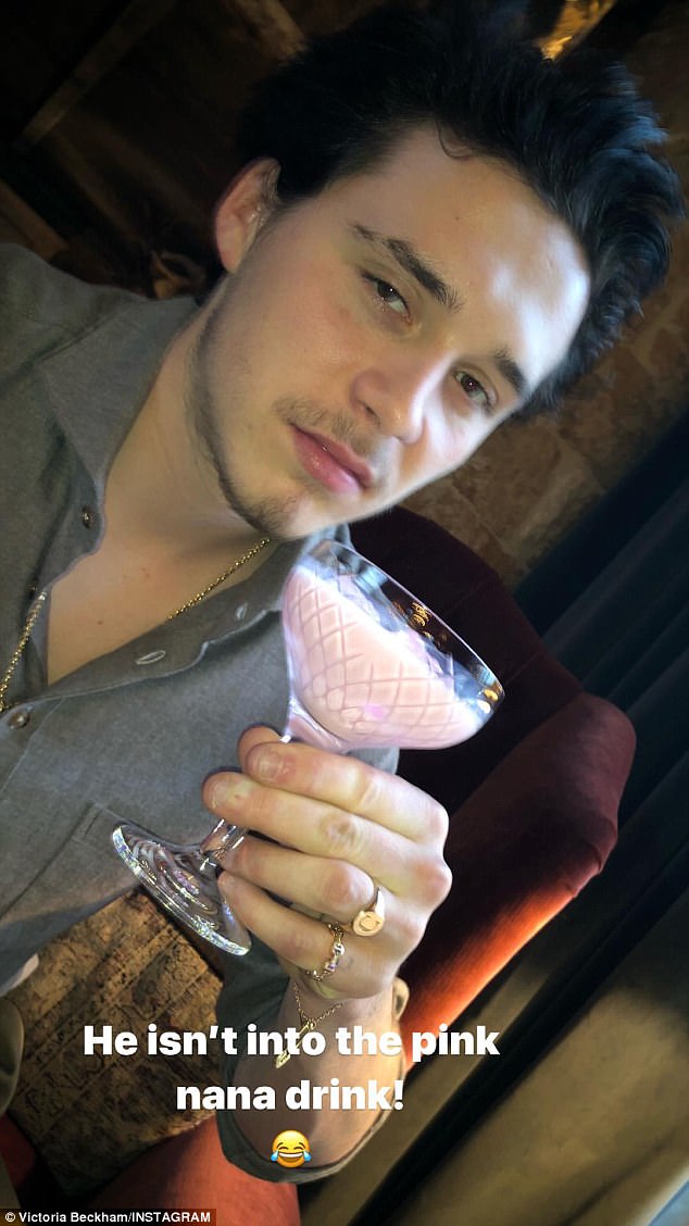 小七全家度过幸福圣诞节维多利亚喝价值1280英镑葡萄酒