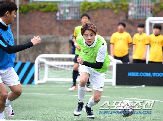 金俊秀李起光,金俊秀出场秀