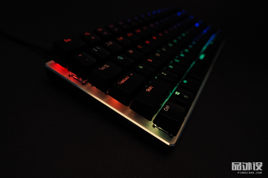 黑爵极客ak33怎么连接电脑,极氪黑爵背光键盘ak33怎么开灯