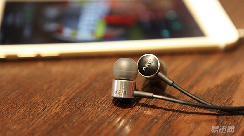 300元左右入耳式耳机推荐,300元蓝牙耳机和100元有线耳机