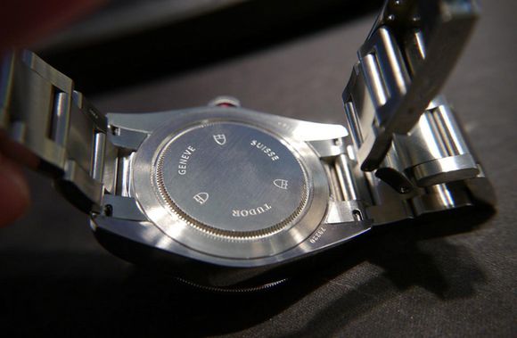 高端复刻表能看出来假的吗 (几百块的复刻表是真的吗)