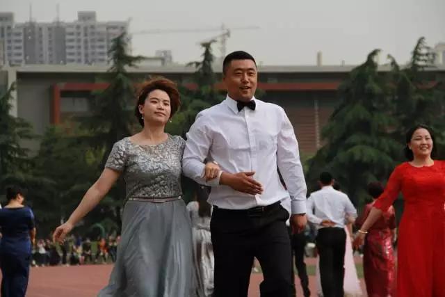 欧亚运动会开幕式啦啦操,大型无人机表演万人齐聚