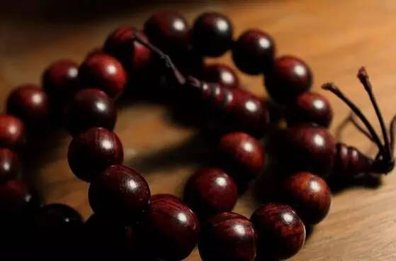 79年属羊的适合佩戴什么手串,属羊人2024年佩戴的手链