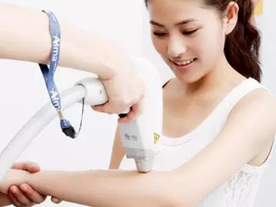 激光脱毛什么季节最好,夏天激光脱毛有效果吗