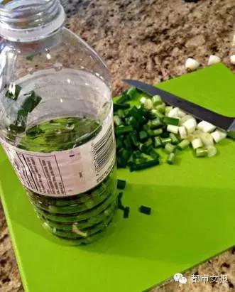 她把洋葱塞进*袜丝**里,竟有意外的惊喜!老公佩服得五体投地!