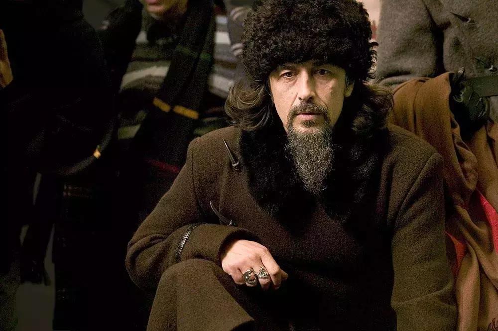 魔法学院的校服长什么样,魔法学院的校服推荐