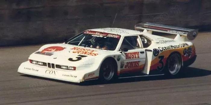 宝马第一台中置引擎超跑M1赛车版,曾经遭遇怎样的挫折?