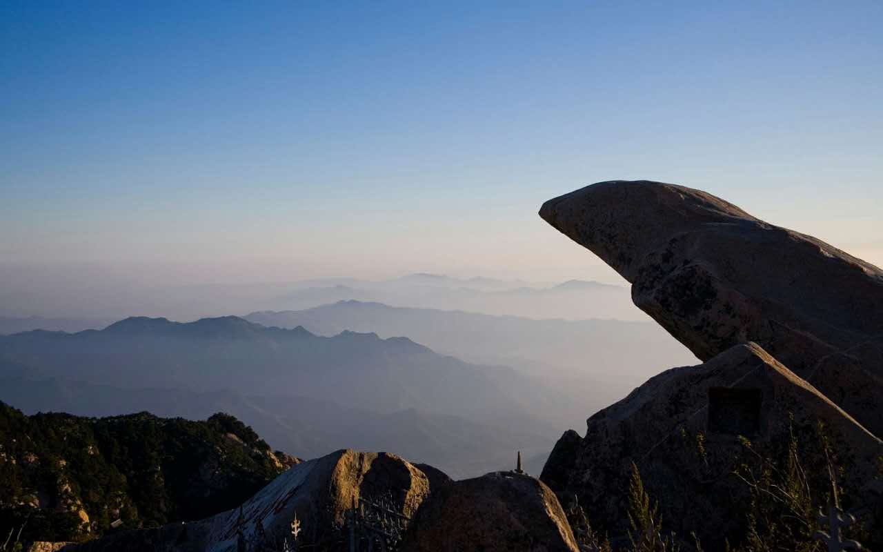 泰山山顶住宿哪个酒店最好,泰山山顶上住宿贵吗一般多少钱