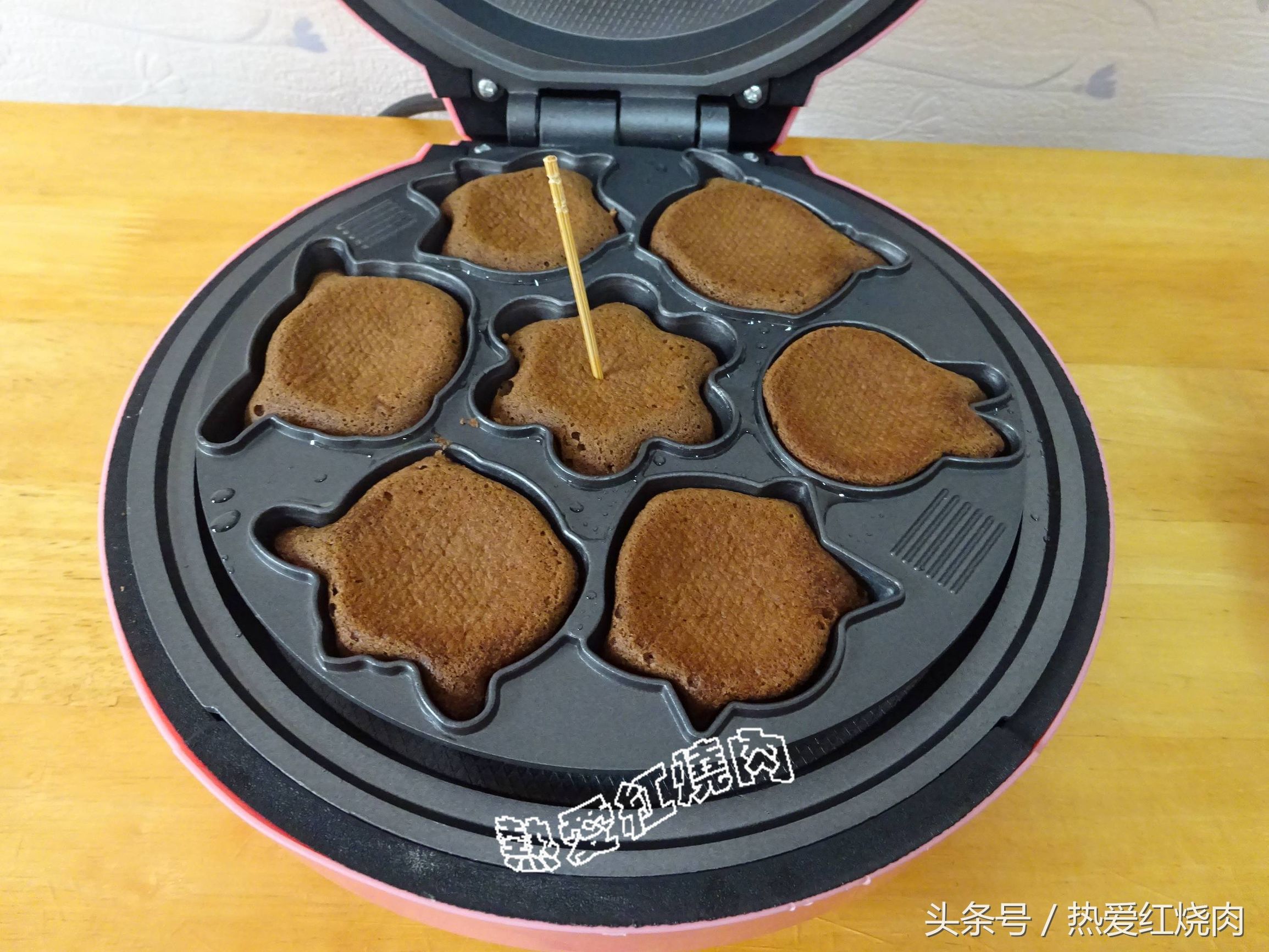 不用烤箱就能做出软绵绵的蛋糕,没有烤箱也能做的简单慕斯蛋糕