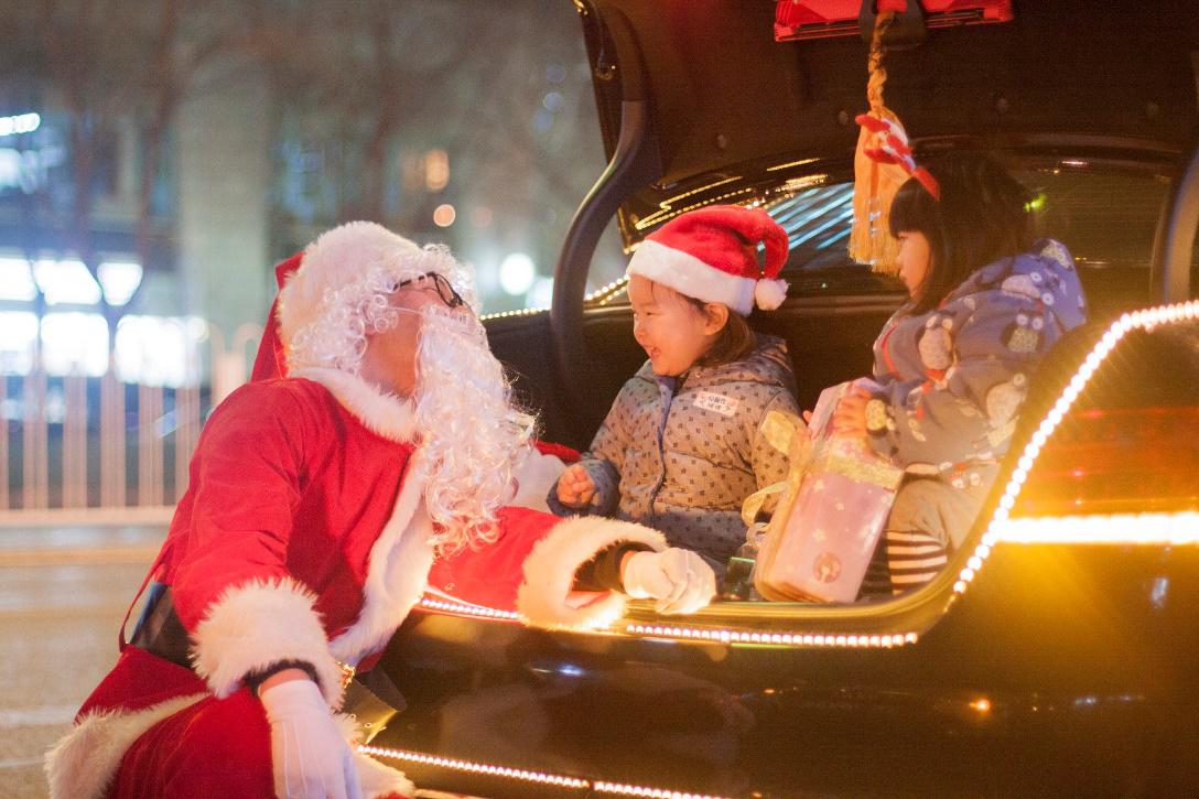 从60岁老人到一家三口，“滴滴童话雪橇车”在这个圣诞经历了什么