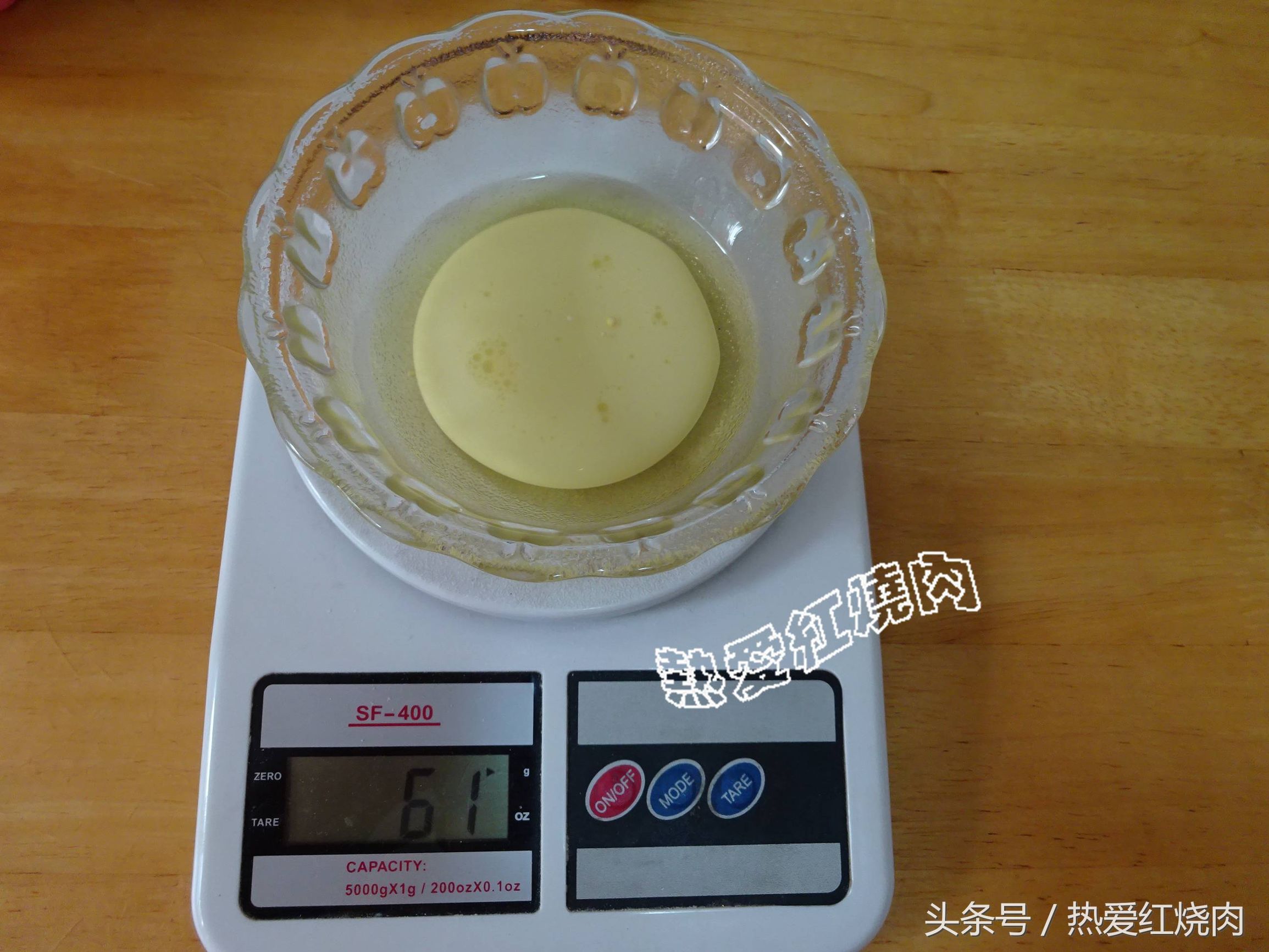 不用烤箱就能做出软绵绵的蛋糕,没有烤箱也能做的简单慕斯蛋糕