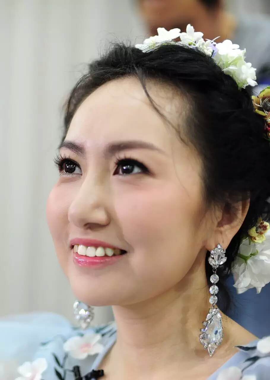 在爱人臂弯先行，窗外小雨滴滴答答，最后的日子也能如此精彩