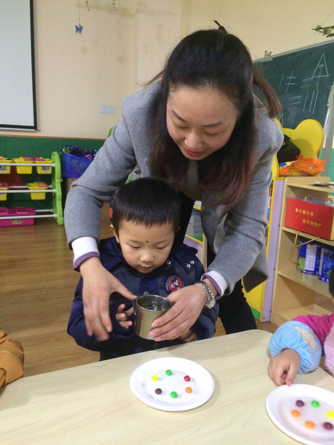 家长助教课文明礼仪幼儿园,家长助教幼儿园美术