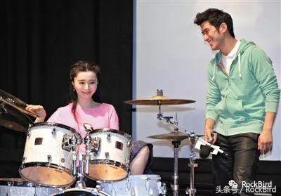 李宇春打鼓,易烊千玺演唱会打鼓