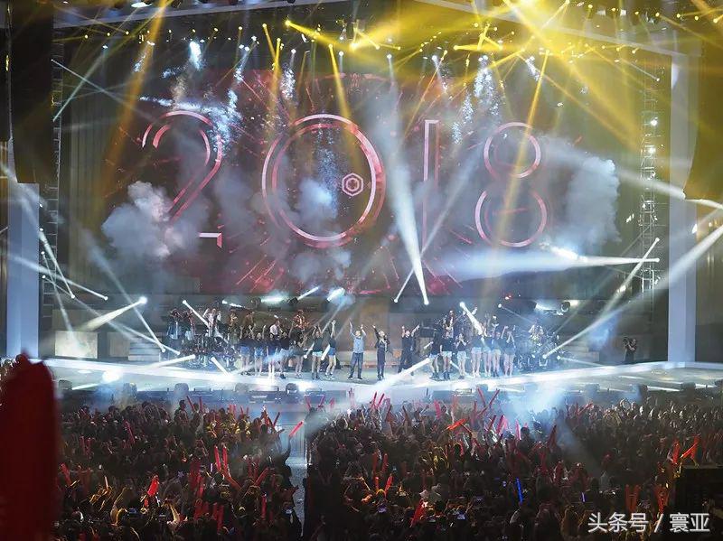 跨年夜，寰亚男神女神与你唱响2018、high爆迎新年！