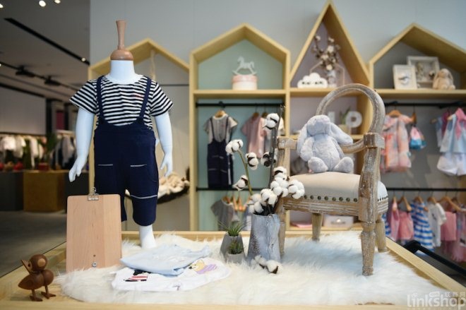 2017涓浗鏈嶈鐧惧己,鏈嶈闆跺敭鐩樼偣