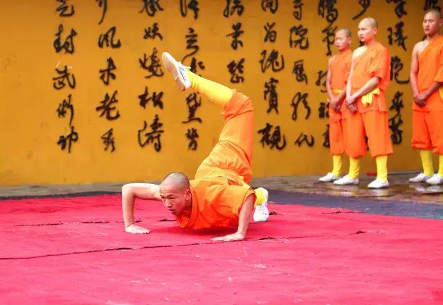 少林小子李连杰几岁,李连杰小时候在少林寺