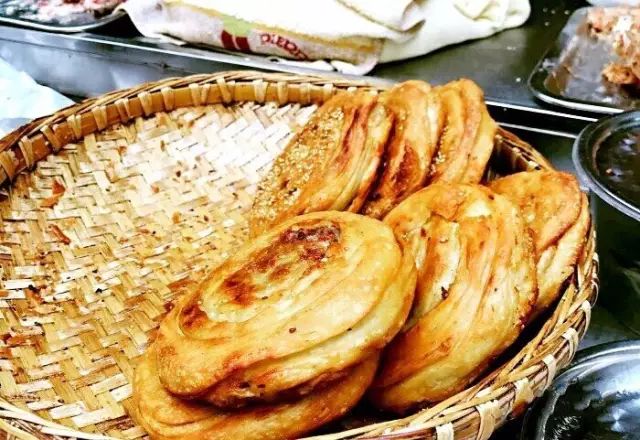 这条美食老店众多的成都小街，竟是《芳华》原型地，主角瘦真不科学