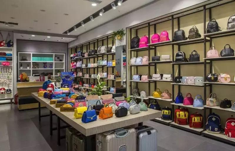 箱包店装修成功案例,箱包零售店面装修效果图