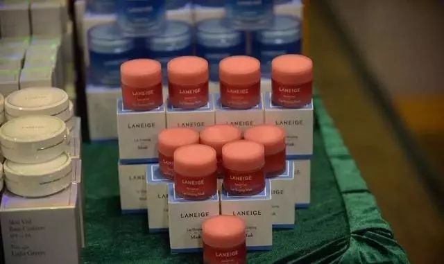 香港海关查货,香港查获72万化妆品