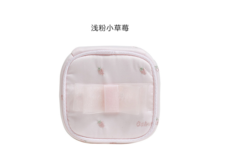 一款日系可爱草莓刺绣小巧首饰盒