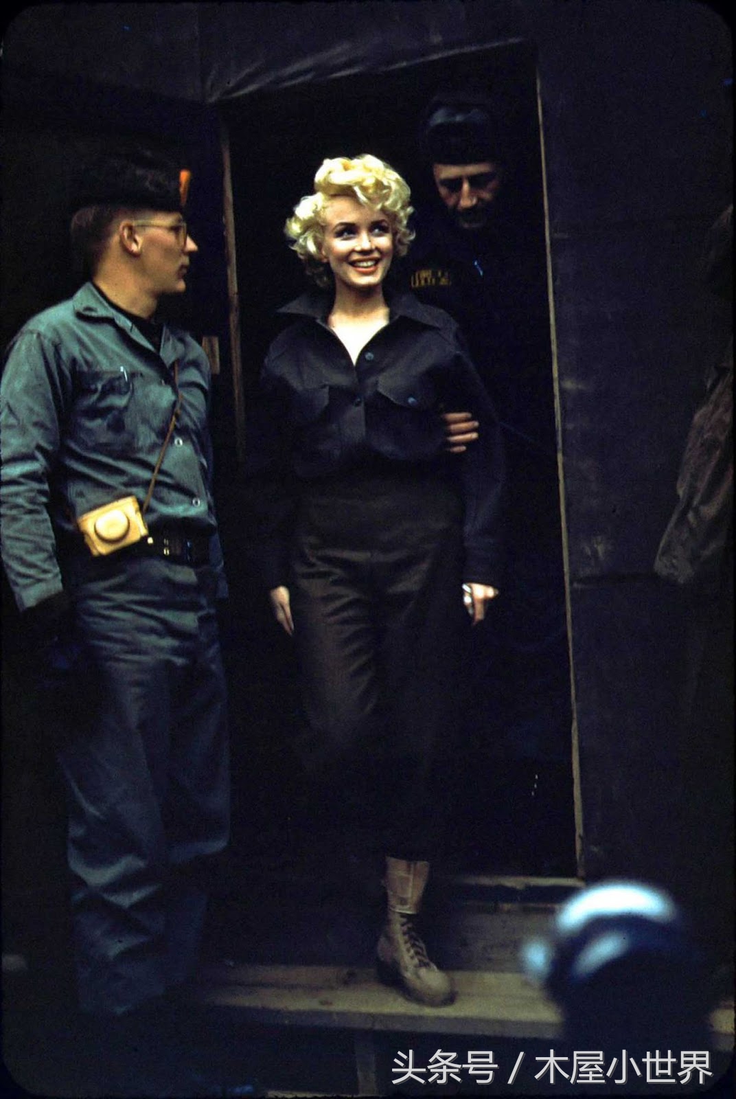 玛丽莲梦露和美军合影,玛丽莲梦露慰问美军