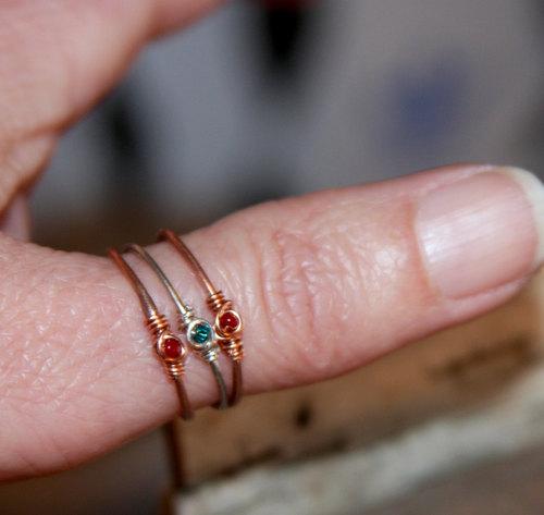 戒指戴在哪个手指最合适女生,戒指的戴法和意义十个手指女生