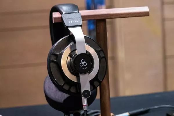 设备总价值超过80万，快来周六来发烧耳机俱乐部沙龙