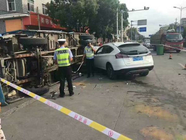 二手车商的噩梦拼接车,二手车商的梦魇白色奥迪a6