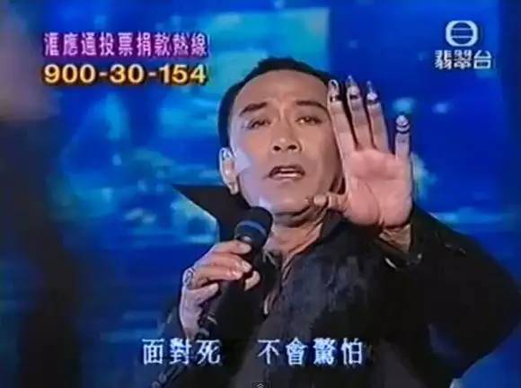 无厘头鼻祖，竟然是某大导演全家齐上阵黑武侠片的这部喜剧