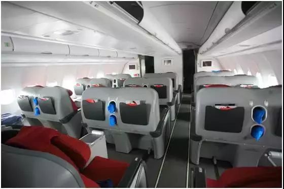 上午在广州捂白过严冬,下午在塞班岛放肆晒黑