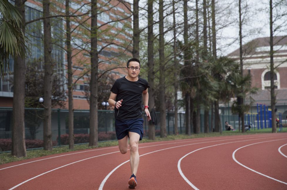 这个崇明人,从小就是学霸,后来创立了一家著名的教育培训机构