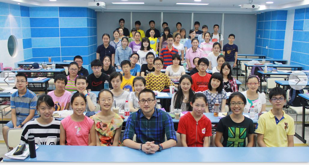 这个崇明人,从小就是学霸,后来创立了一家著名的教育培训机构